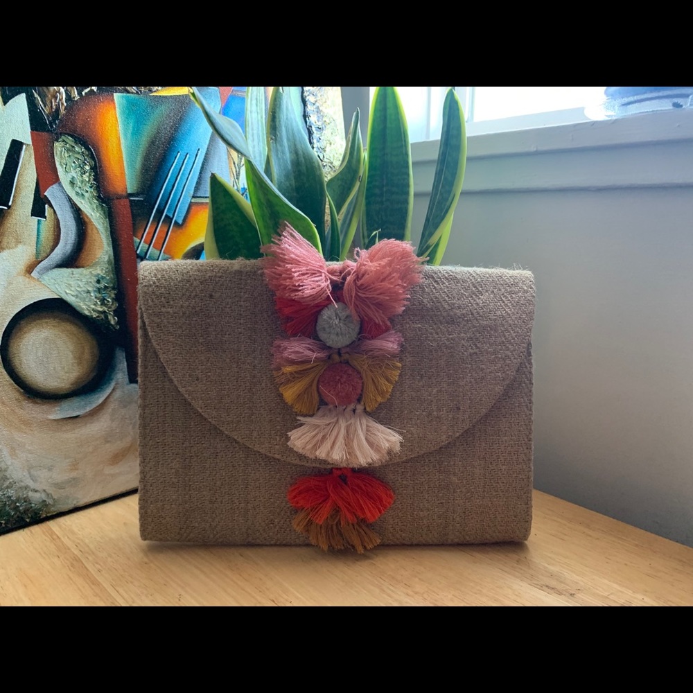 ✨Brand New Woven clutch with colorful pom-pom✨